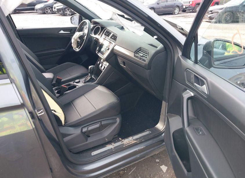 Photo 5 of 2021 Volkswagen Tiguan 2.0T SE/2.0T SE R-LINE BLACK/2.0T SEL (VIN 3VV2B7AX8MM115683)