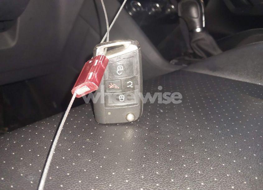 Photo 11 of 2018 Volkswagen Tiguan 2.0T SE/2.0T SEL (VIN 3VV2B7AX9JM048197)