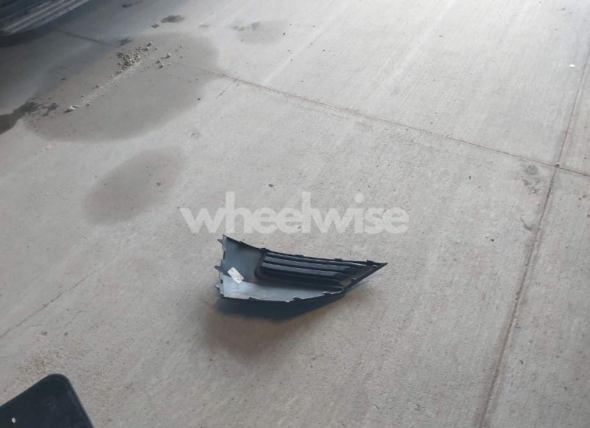 Photo 12 of 2018 Volkswagen Tiguan 2.0T SE/2.0T SEL (VIN 3VV2B7AX9JM048197)