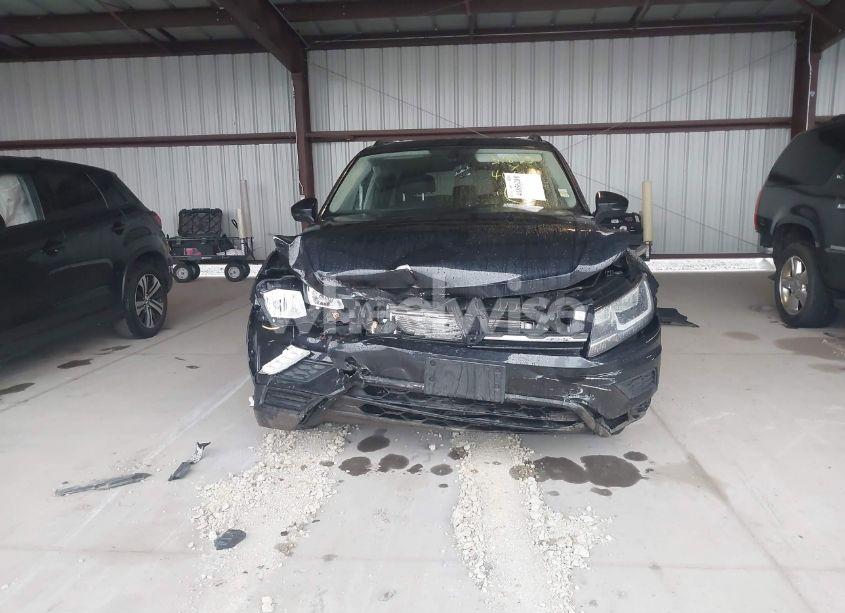 Photo 13 of 2018 Volkswagen Tiguan 2.0T SE/2.0T SEL (VIN 3VV2B7AX9JM048197)