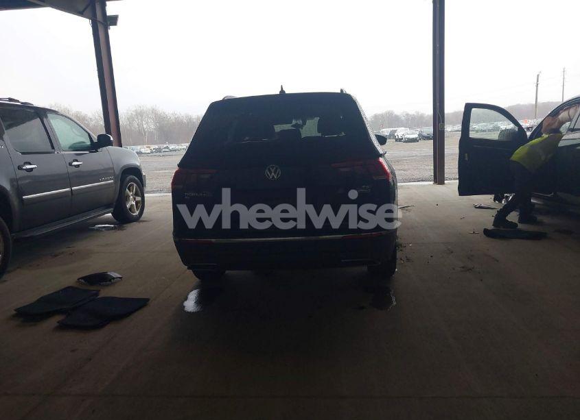 Photo 17 of 2018 Volkswagen Tiguan 2.0T SE/2.0T SEL (VIN 3VV2B7AX9JM048197)