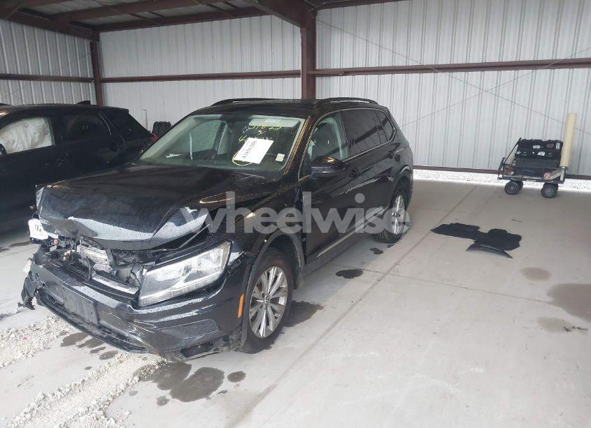 Photo 2 of 2018 Volkswagen Tiguan 2.0T SE/2.0T SEL (VIN 3VV2B7AX9JM048197)