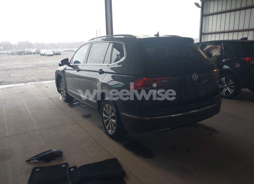 Photo 3 of 2018 Volkswagen Tiguan 2.0T SE/2.0T SEL (VIN 3VV2B7AX9JM048197)