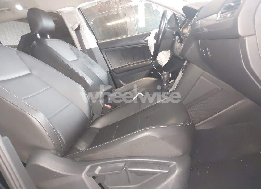 Photo 5 of 2018 Volkswagen Tiguan 2.0T SE/2.0T SEL (VIN 3VV2B7AX9JM048197)