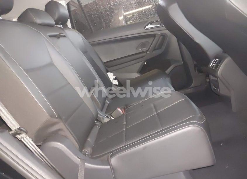 Photo 8 of 2018 Volkswagen Tiguan 2.0T SE/2.0T SEL (VIN 3VV2B7AX9JM048197)