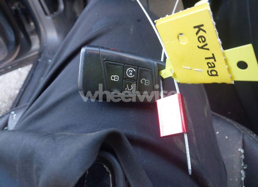 Photo 11 of 2018 Volkswagen Tiguan 2.0T SE/2.0T SEL (VIN 3VV2B7AX9JM099196)