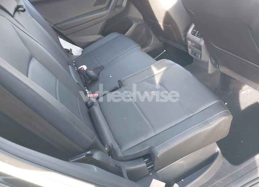 Photo 8 of 2018 Volkswagen Tiguan 2.0T SE/2.0T SEL (VIN 3VV2B7AX9JM099196)