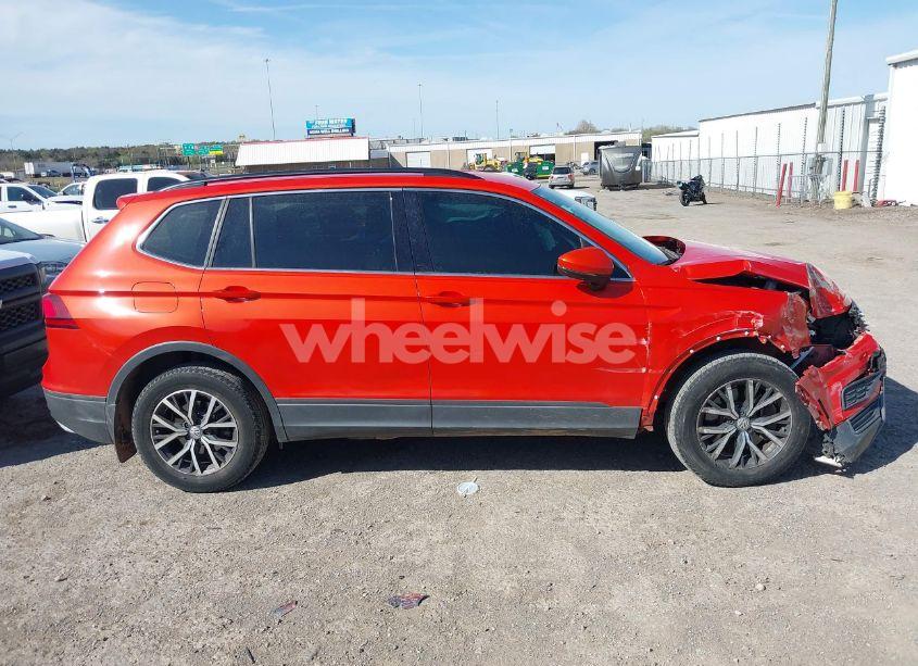 Photo 13 of 2019 Volkswagen Tiguan 2.0T SE/2.0T SEL/2.0T SEL R-LINE/2.0T SEL R-LINE BLACK (VIN 3VV2B7AX9KM135535)