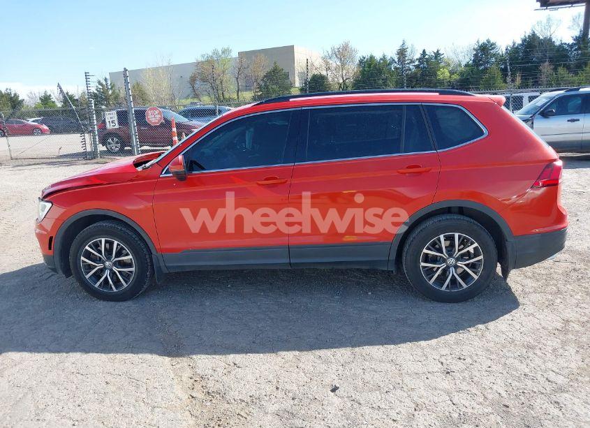 Photo 14 of 2019 Volkswagen Tiguan 2.0T SE/2.0T SEL/2.0T SEL R-LINE/2.0T SEL R-LINE BLACK (VIN 3VV2B7AX9KM135535)