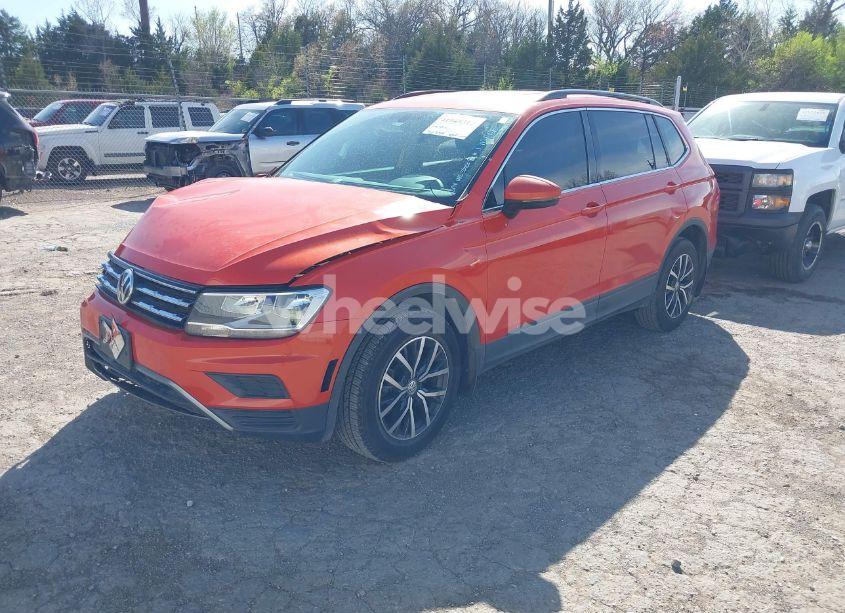 Photo 2 of 2019 Volkswagen Tiguan 2.0T SE/2.0T SEL/2.0T SEL R-LINE/2.0T SEL R-LINE BLACK (VIN 3VV2B7AX9KM135535)
