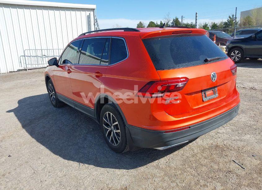 Photo 3 of 2019 Volkswagen Tiguan 2.0T SE/2.0T SEL/2.0T SEL R-LINE/2.0T SEL R-LINE BLACK (VIN 3VV2B7AX9KM135535)