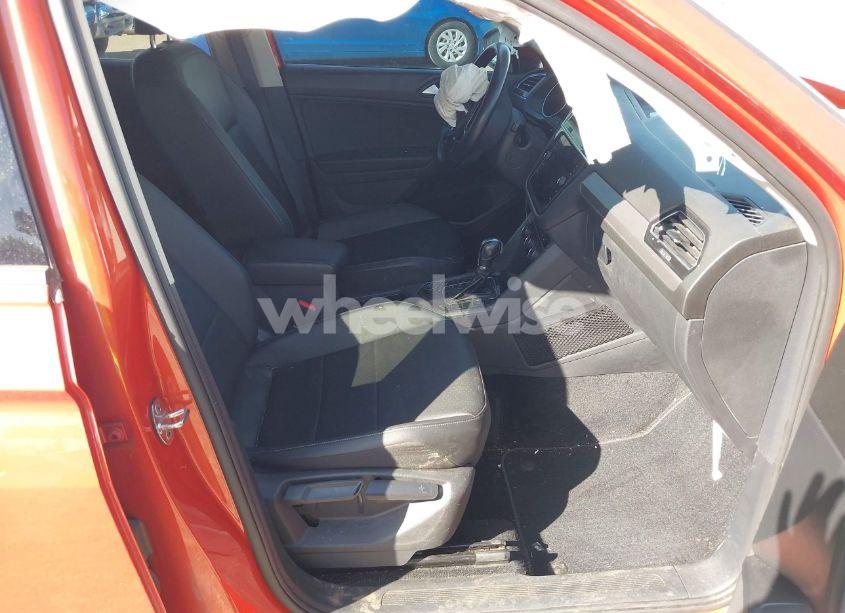 Photo 5 of 2019 Volkswagen Tiguan 2.0T SE/2.0T SEL/2.0T SEL R-LINE/2.0T SEL R-LINE BLACK (VIN 3VV2B7AX9KM135535)