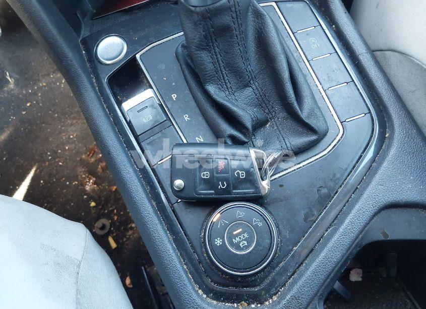 Photo 11 of 2019 Volkswagen Tiguan 2.0T SE/2.0T SEL/2.0T SEL R-LINE/2.0T SEL R-LINE BLACK (VIN 3VV2B7AX9KM136359)