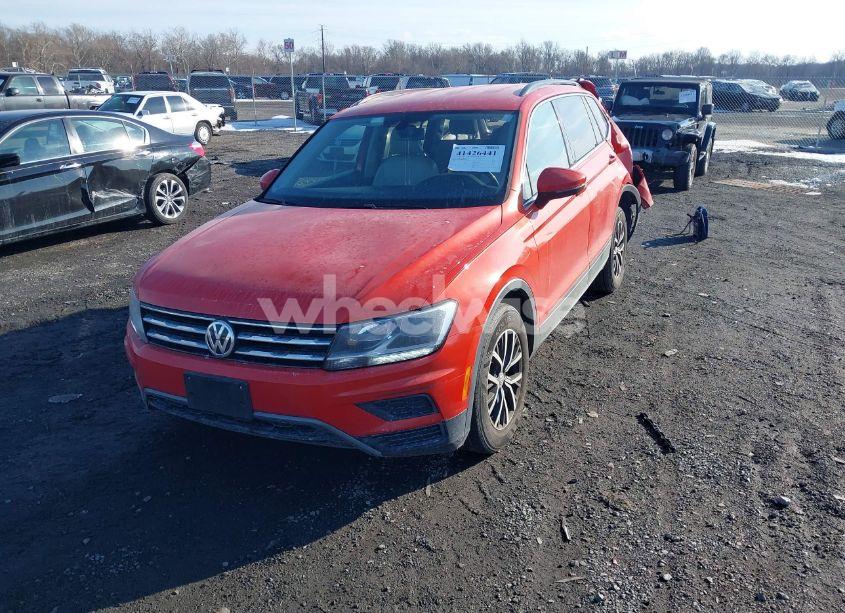 Photo 2 of 2019 Volkswagen Tiguan 2.0T SE/2.0T SEL/2.0T SEL R-LINE/2.0T SEL R-LINE BLACK (VIN 3VV2B7AX9KM136359)