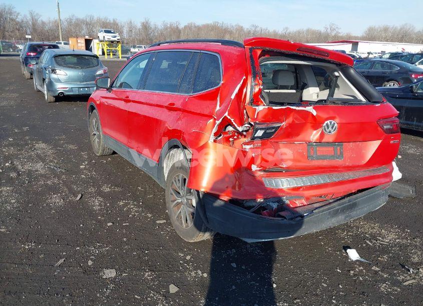 Photo 3 of 2019 Volkswagen Tiguan 2.0T SE/2.0T SEL/2.0T SEL R-LINE/2.0T SEL R-LINE BLACK (VIN 3VV2B7AX9KM136359)