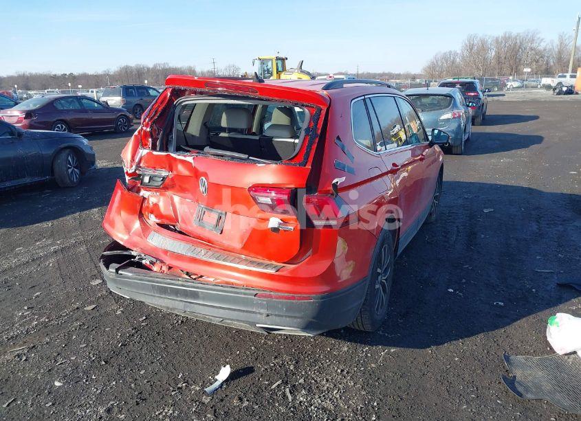 Photo 4 of 2019 Volkswagen Tiguan 2.0T SE/2.0T SEL/2.0T SEL R-LINE/2.0T SEL R-LINE BLACK (VIN 3VV2B7AX9KM136359)