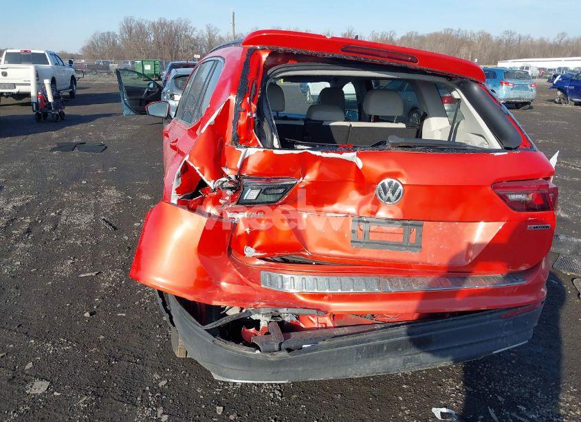 Photo 6 of 2019 Volkswagen Tiguan 2.0T SE/2.0T SEL/2.0T SEL R-LINE/2.0T SEL R-LINE BLACK (VIN 3VV2B7AX9KM136359)