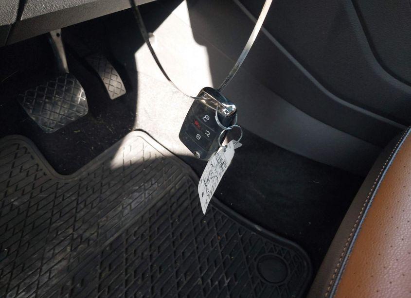 Photo 11 of 2019 Volkswagen Tiguan 2.0T SE/2.0T SEL/2.0T SEL R-LINE/2.0T SEL R-LINE BLACK (VIN 3VV2B7AX9KM192642)