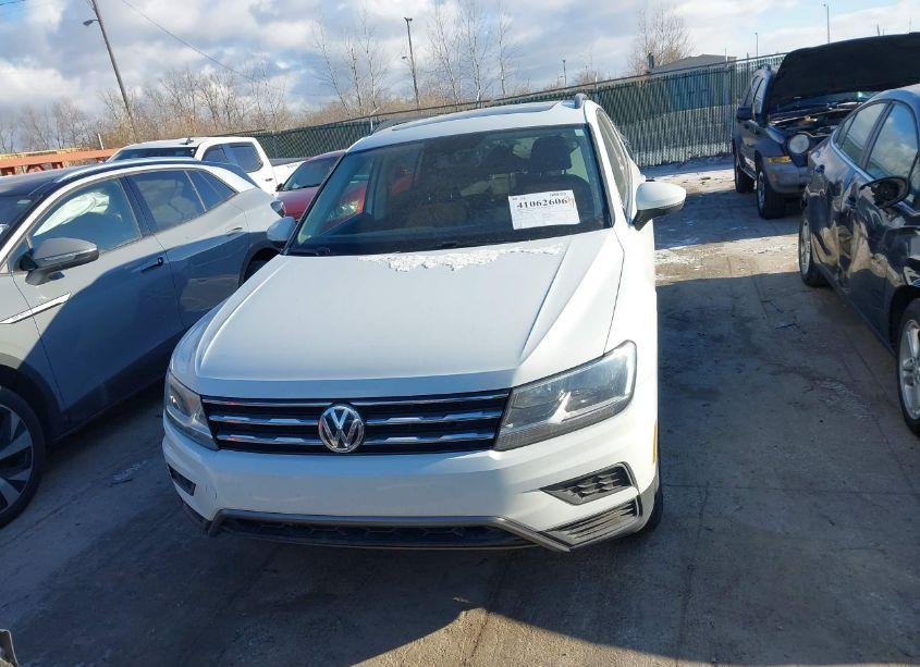 Photo 13 of 2019 Volkswagen Tiguan 2.0T SE/2.0T SEL/2.0T SEL R-LINE/2.0T SEL R-LINE BLACK (VIN 3VV2B7AX9KM192642)
