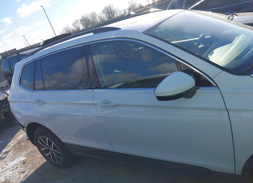 Photo 14 of 2019 Volkswagen Tiguan 2.0T SE/2.0T SEL/2.0T SEL R-LINE/2.0T SEL R-LINE BLACK (VIN 3VV2B7AX9KM192642)