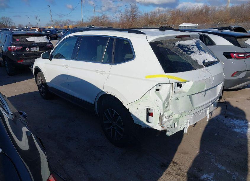 Photo 3 of 2019 Volkswagen Tiguan 2.0T SE/2.0T SEL/2.0T SEL R-LINE/2.0T SEL R-LINE BLACK (VIN 3VV2B7AX9KM192642)