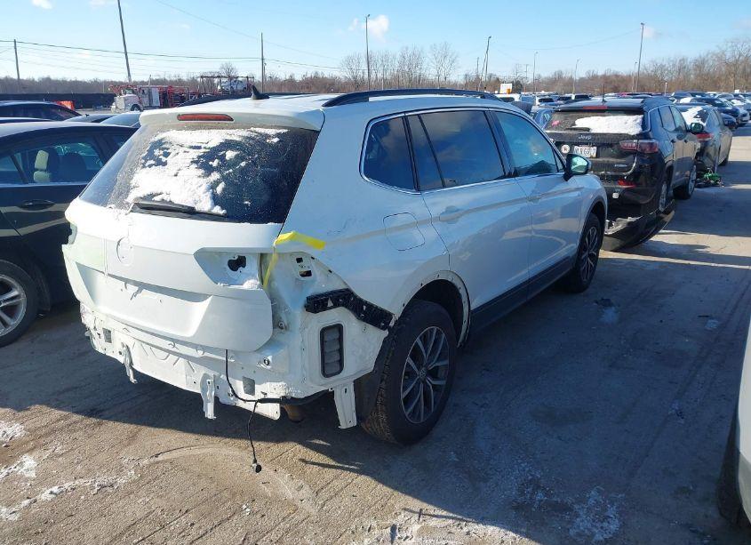 Photo 4 of 2019 Volkswagen Tiguan 2.0T SE/2.0T SEL/2.0T SEL R-LINE/2.0T SEL R-LINE BLACK (VIN 3VV2B7AX9KM192642)