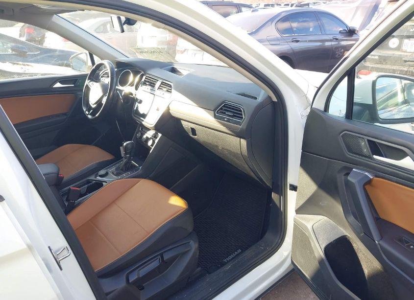 Photo 5 of 2019 Volkswagen Tiguan 2.0T SE/2.0T SEL/2.0T SEL R-LINE/2.0T SEL R-LINE BLACK (VIN 3VV2B7AX9KM192642)