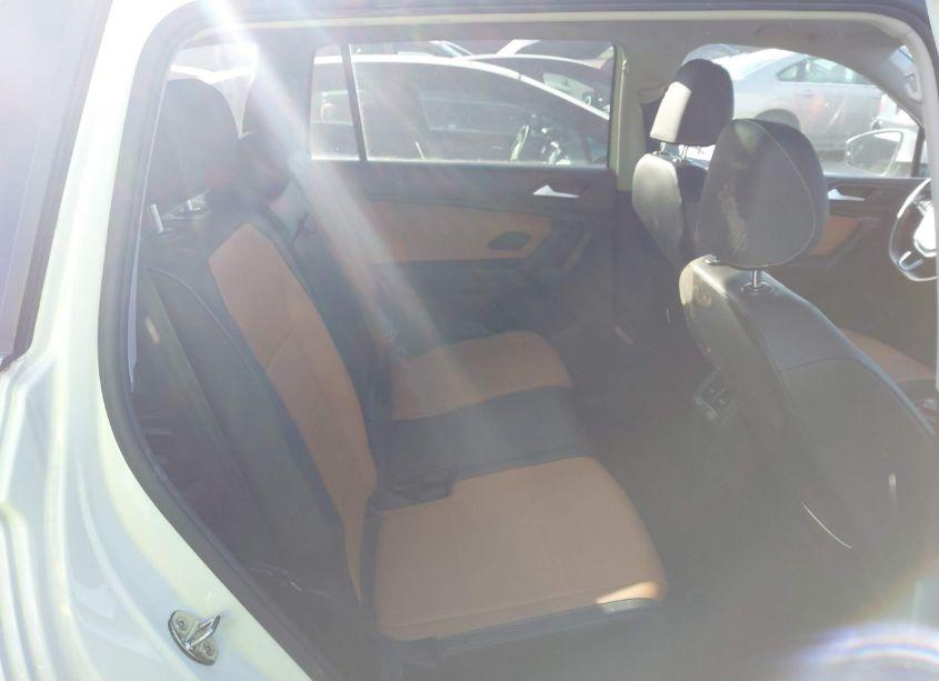 Photo 8 of 2019 Volkswagen Tiguan 2.0T SE/2.0T SEL/2.0T SEL R-LINE/2.0T SEL R-LINE BLACK (VIN 3VV2B7AX9KM192642)