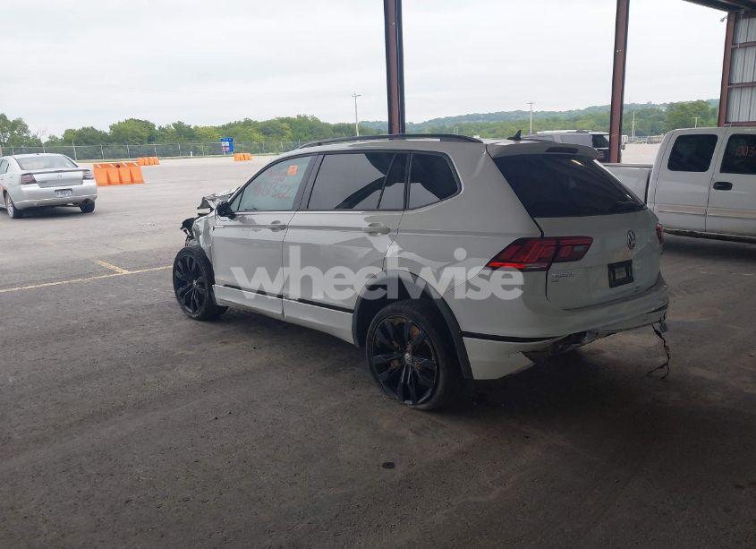 Photo 3 of 2020 Volkswagen Tiguan 2.0T SE/2.0T SE R-LINE BLACK/2.0T SEL (VIN 3VV2B7AX9LM141675)