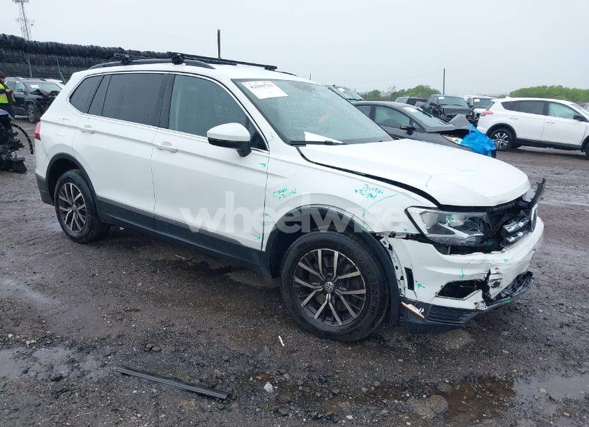 2020 Volkswagen Tiguan (VIN 3VV2B7AX9LM163952) main photo