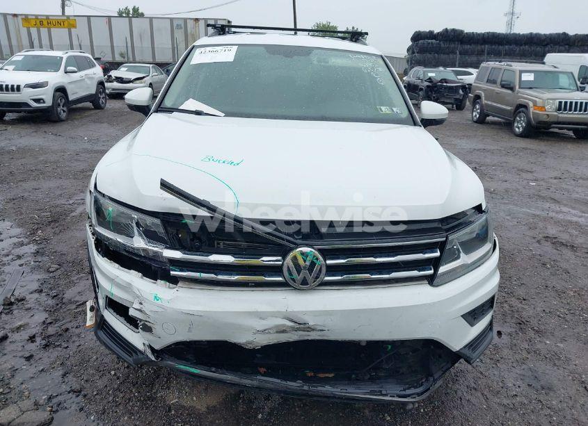 Photo 12 of 2020 Volkswagen Tiguan (VIN 3VV2B7AX9LM163952)