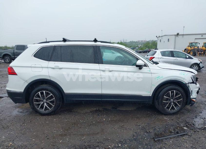 Photo 13 of 2020 Volkswagen Tiguan (VIN 3VV2B7AX9LM163952)