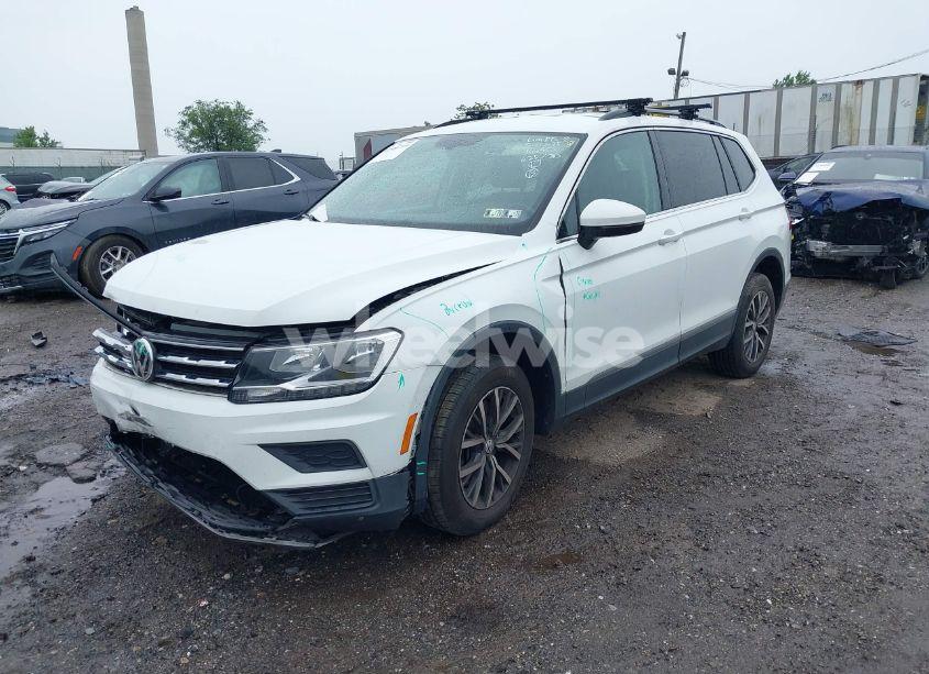 Photo 2 of 2020 Volkswagen Tiguan (VIN 3VV2B7AX9LM163952)