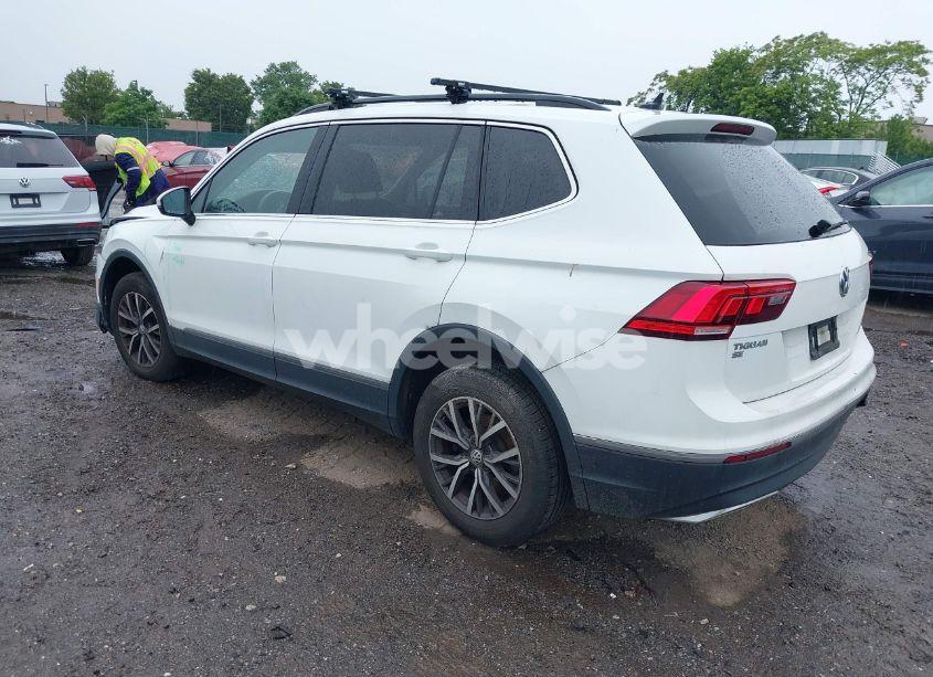 Photo 3 of 2020 Volkswagen Tiguan (VIN 3VV2B7AX9LM163952)