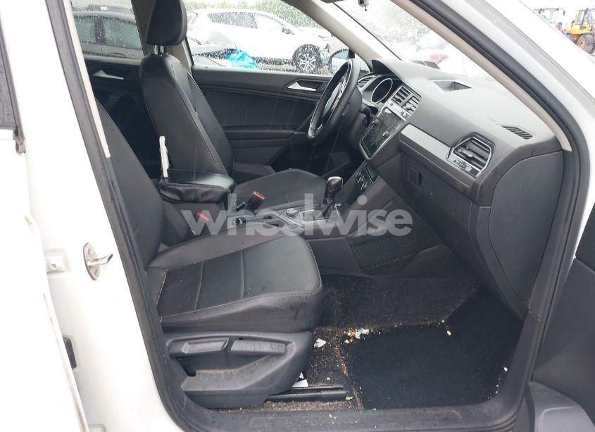 Photo 5 of 2020 Volkswagen Tiguan (VIN 3VV2B7AX9LM163952)
