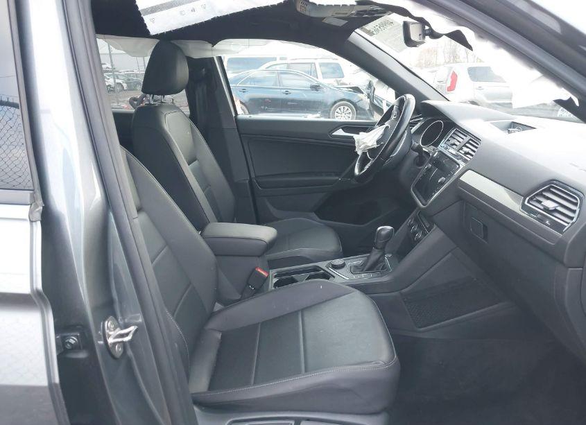 Photo 5 of 2020 Volkswagen Tiguan (VIN 3VV2B7AX9LM182307)
