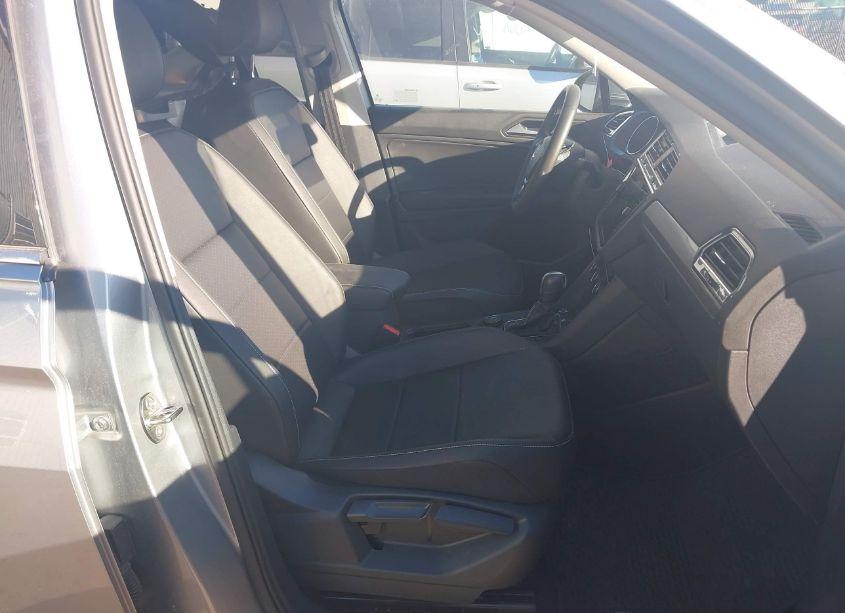 Photo 5 of 2021 Volkswagen Tiguan 2.0T SE/2.0T SE R-LINE BLACK/2.0T SEL (VIN 3VV2B7AX9MM079616)