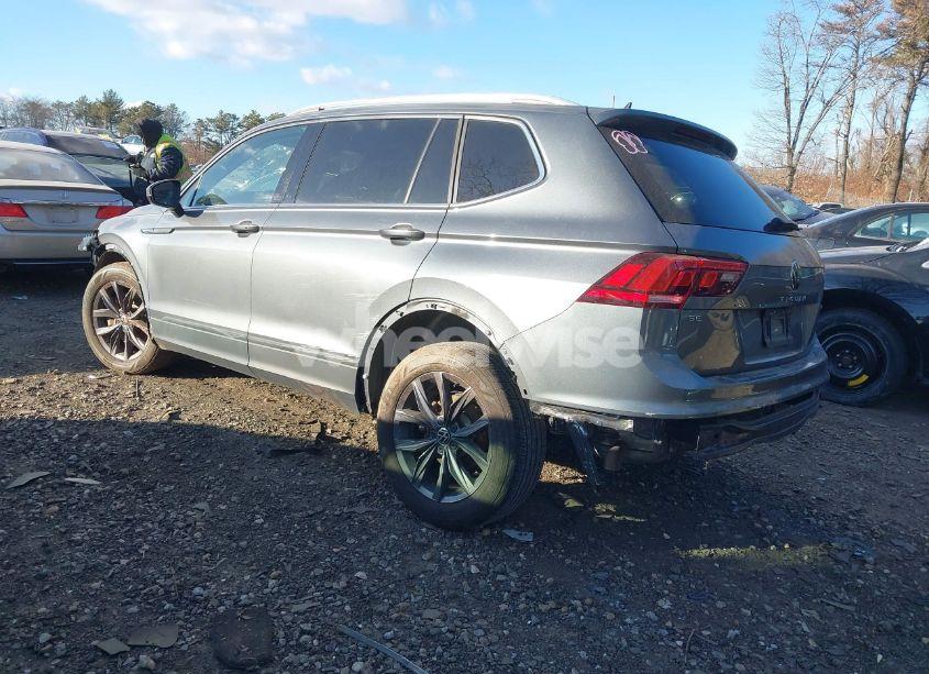Photo 3 of 2022 Volkswagen Tiguan 2.0T SE (VIN 3VV2B7AX9NM015822)