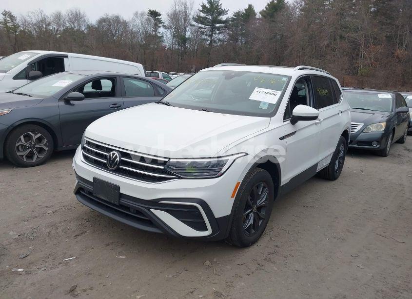 Photo 2 of 2022 Volkswagen Tiguan 2.0T SE (VIN 3VV2B7AX9NM029204)