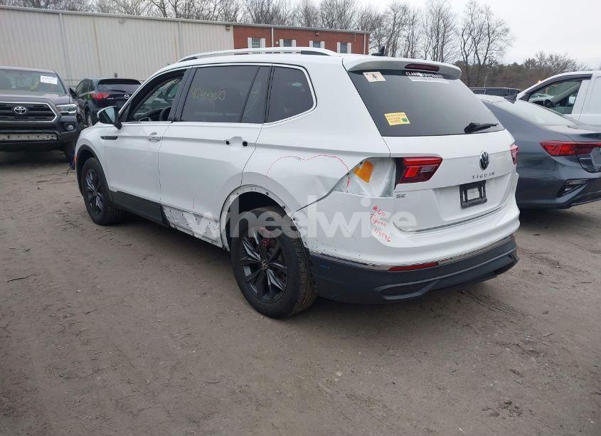 Photo 3 of 2022 Volkswagen Tiguan 2.0T SE (VIN 3VV2B7AX9NM029204)