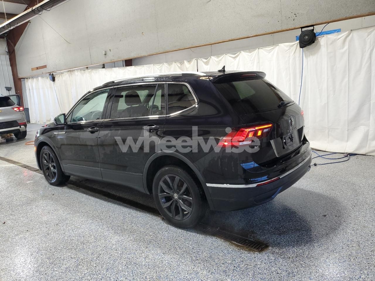 Photo 2 of 2024 VOLKSWAGEN TIGUAN SE (VIN 3VV2B7AX9RM135416)