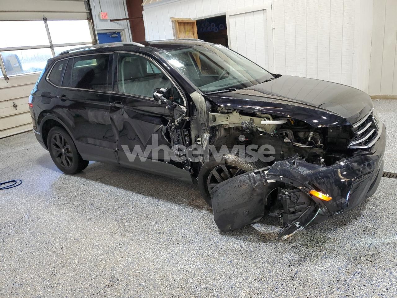 Photo 4 of 2024 VOLKSWAGEN TIGUAN SE (VIN 3VV2B7AX9RM135416)