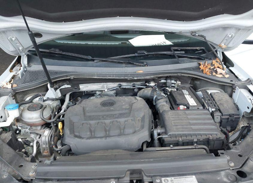 Photo 10 of 2018 Volkswagen Tiguan 2.0T SE/2.0T SEL (VIN 3VV2B7AXXJM038973)