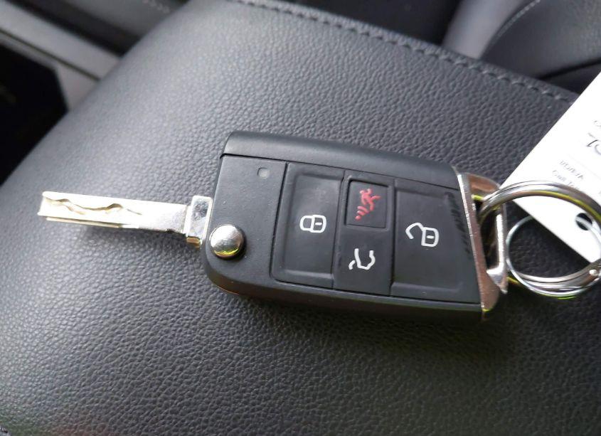 Photo 11 of 2018 Volkswagen Tiguan 2.0T SE/2.0T SEL (VIN 3VV2B7AXXJM038973)