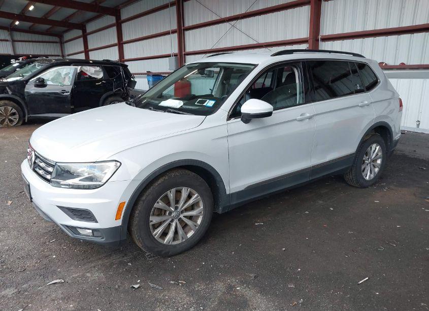 Photo 2 of 2018 Volkswagen Tiguan 2.0T SE/2.0T SEL (VIN 3VV2B7AXXJM038973)