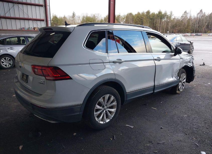 Photo 4 of 2018 Volkswagen Tiguan 2.0T SE/2.0T SEL (VIN 3VV2B7AXXJM038973)