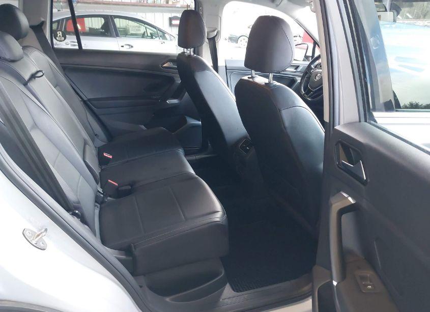 Photo 8 of 2018 Volkswagen Tiguan 2.0T SE/2.0T SEL (VIN 3VV2B7AXXJM038973)