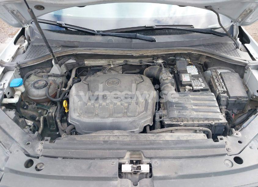 Photo 10 of 2018 Volkswagen Tiguan (VIN 3VV2B7AXXJM130732)