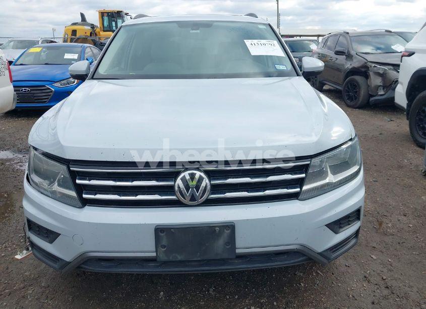 Photo 12 of 2018 Volkswagen Tiguan (VIN 3VV2B7AXXJM130732)