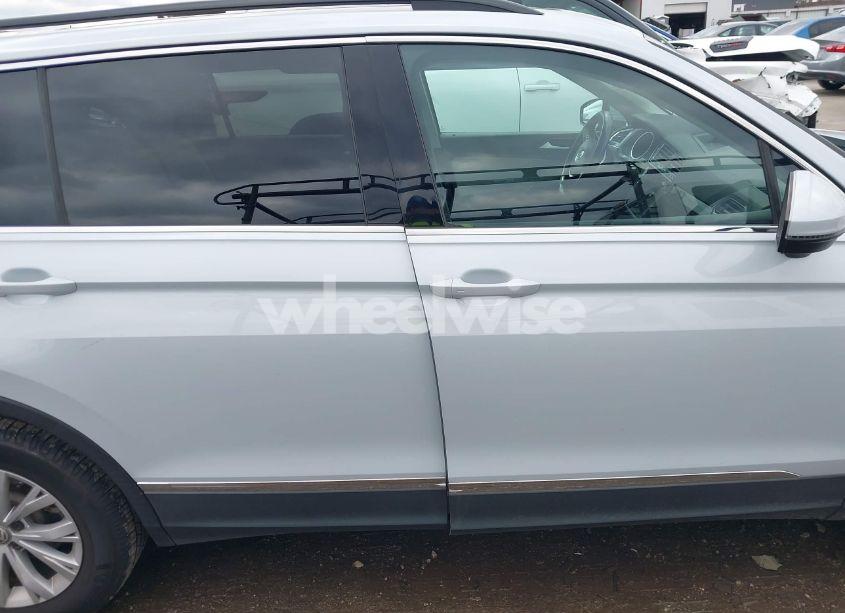 Photo 13 of 2018 Volkswagen Tiguan (VIN 3VV2B7AXXJM130732)